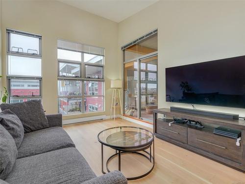 408-797 Tyee Rd, Victoria, BC - Indoor Photo Showing Living Room