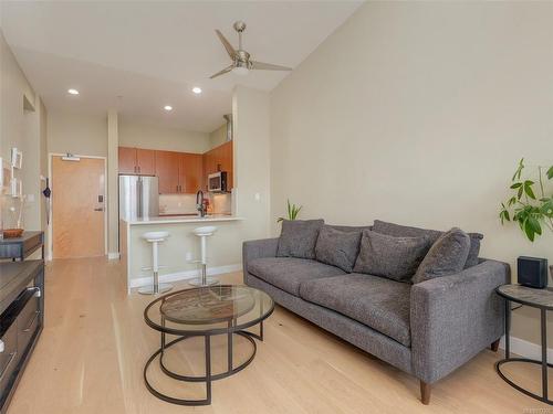 408-797 Tyee Rd, Victoria, BC - Indoor Photo Showing Living Room