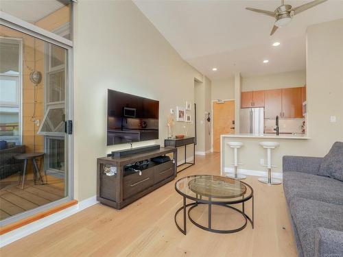 408-797 Tyee Rd, Victoria, BC - Indoor Photo Showing Living Room