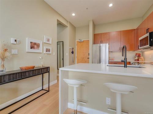 408-797 Tyee Rd, Victoria, BC - Indoor Photo Showing Kitchen