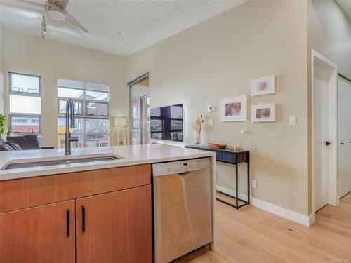 408-797 Tyee Rd, Victoria, BC - Indoor Photo Showing Kitchen