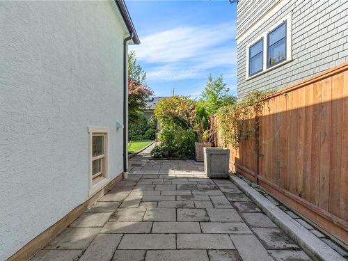 1826 Hollywood Cres, Victoria, BC 