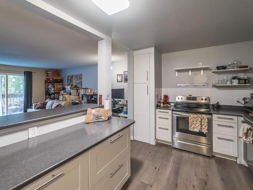 207-4728 Uplands Dr, Nanaimo, BC - Indoor Photo Showing Kitchen