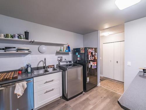 207-4728 Uplands Dr, Nanaimo, BC - Indoor Photo Showing Laundry Room