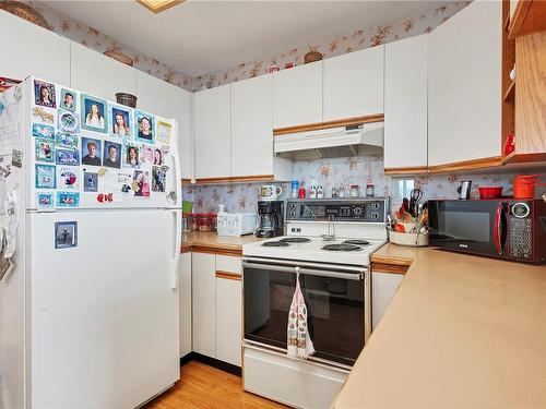 331-390 South Island Hwy, Campbell River, BC - Indoor Photo Showing Kitchen