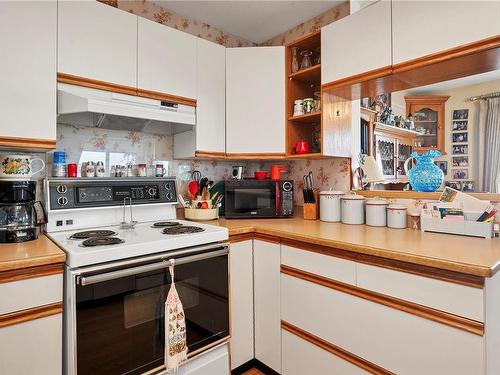 331-390 South Island Hwy, Campbell River, BC - Indoor Photo Showing Kitchen