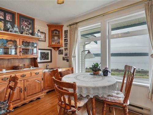 331-390 South Island Hwy, Campbell River, BC - Indoor Photo Showing Dining Room