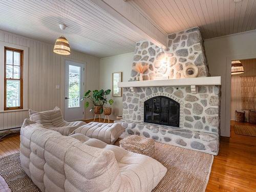 Living room - 1743 Ch. Du Tour-Du-Lac, Saint-Adolphe-D'Howard, QC - Indoor Photo Showing Living Room With Fireplace