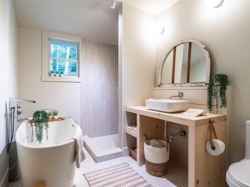 Ensuite bathroom - 1743 Ch. Du Tour-Du-Lac, Saint-Adolphe-D'Howard, QC - Indoor Photo Showing Bathroom