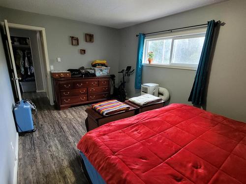 15 Lodge Drive, Clearwater, BC - Indoor Photo Showing Bedroom