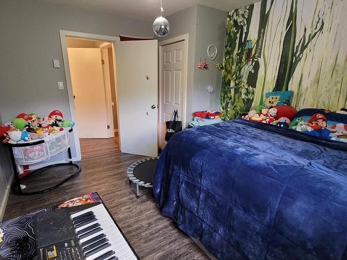 15 Lodge Drive, Clearwater, BC - Indoor Photo Showing Bedroom