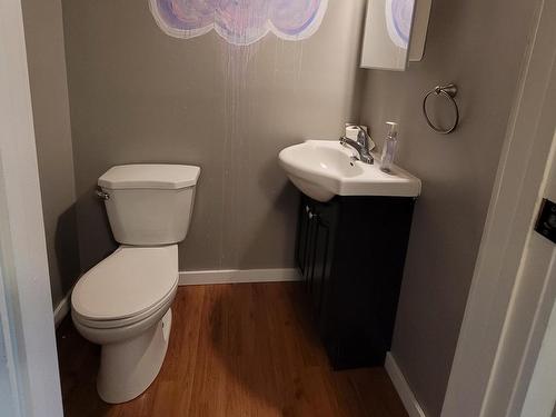 15 Lodge Drive, Clearwater, BC - Indoor Photo Showing Bathroom