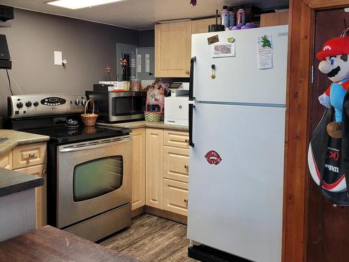 15 Lodge Drive, Clearwater, BC - Indoor Photo Showing Kitchen