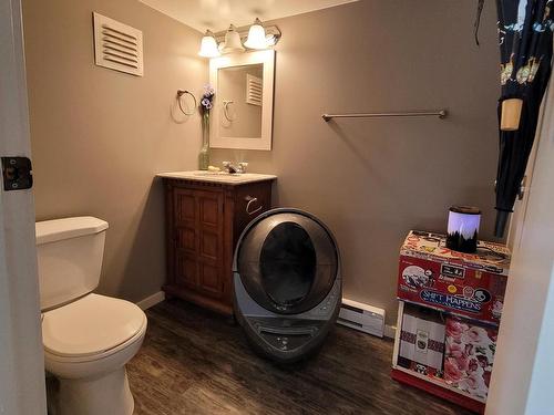 15 Lodge Drive, Clearwater, BC - Indoor Photo Showing Bathroom