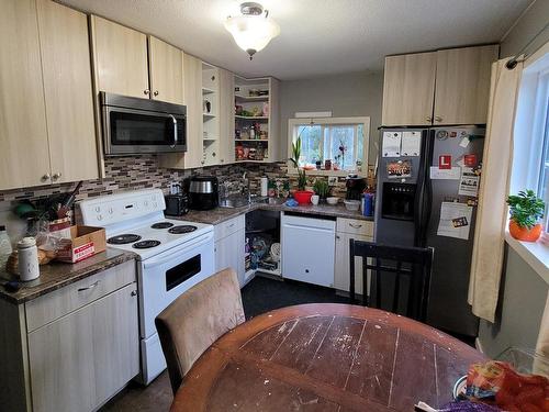 15 Lodge Drive, Clearwater, BC - Indoor Photo Showing Kitchen