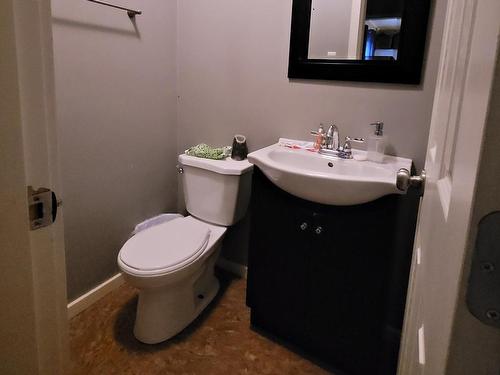 15 Lodge Drive, Clearwater, BC - Indoor Photo Showing Bathroom