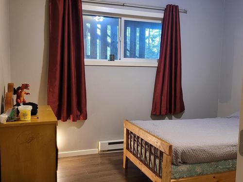 15 Lodge Drive, Clearwater, BC - Indoor Photo Showing Bedroom