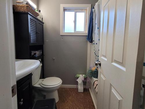 15 Lodge Drive, Clearwater, BC - Indoor Photo Showing Bathroom