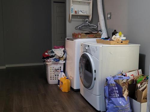 15 Lodge Drive, Clearwater, BC - Indoor Photo Showing Laundry Room