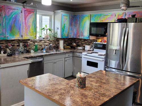 15 Lodge Drive, Clearwater, BC - Indoor Photo Showing Kitchen With Double Sink