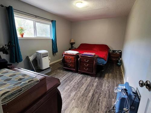 15 Lodge Drive, Clearwater, BC - Indoor Photo Showing Bedroom