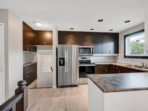 2662 Ayr Place, Kamloops, BC - Indoor Photo Showing Kitchen With Double Sink With Upgraded Kitchen