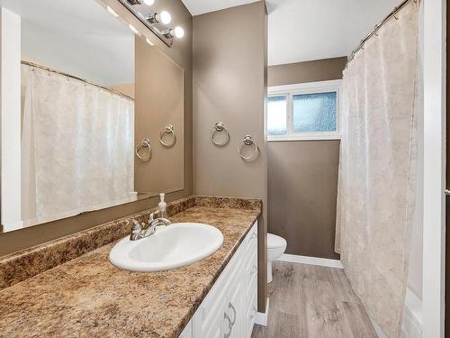 2662 Ayr Place, Kamloops, BC - Indoor Photo Showing Bathroom