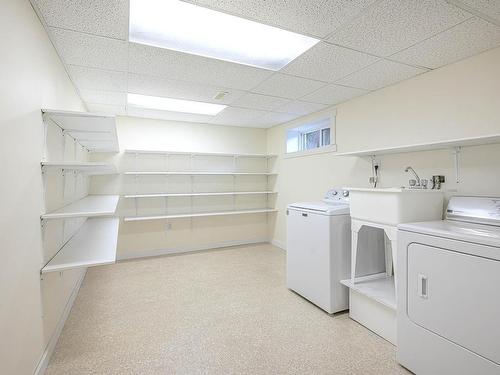 2662 Ayr Place, Kamloops, BC - Indoor Photo Showing Laundry Room