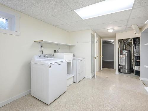 2662 Ayr Place, Kamloops, BC - Indoor Photo Showing Laundry Room