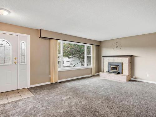 2662 Ayr Place, Kamloops, BC - Indoor Photo Showing Living Room With Fireplace