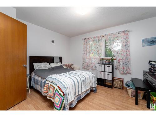 6416 150 Av Nw, Edmonton, AB - Indoor Photo Showing Bedroom