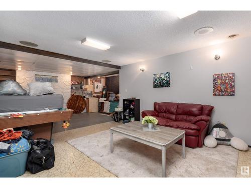 6416 150 Av Nw, Edmonton, AB - Indoor Photo Showing Other Room