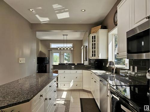 15821 132 St Nw, Edmonton, AB - Indoor Photo Showing Kitchen With Double Sink With Upgraded Kitchen