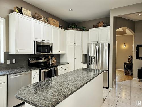 15821 132 St Nw, Edmonton, AB - Indoor Photo Showing Kitchen With Upgraded Kitchen