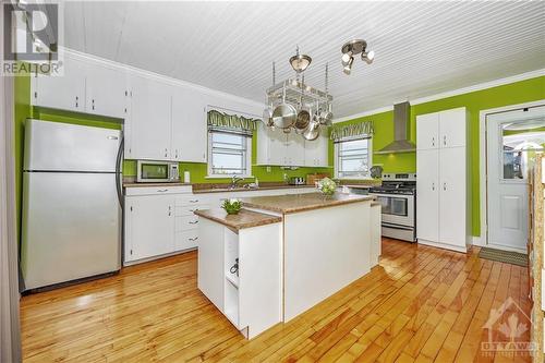 1618 St Jean Street, Clarence-Rockland, ON - Indoor Photo Showing Kitchen