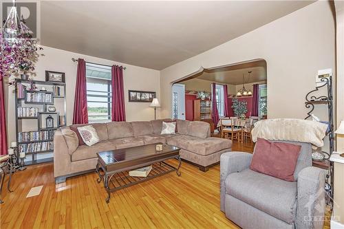 1618 St Jean Street, Clarence-Rockland, ON - Indoor Photo Showing Living Room