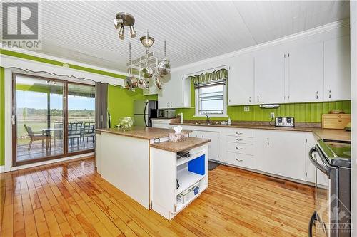 1618 St Jean Street, Clarence-Rockland, ON - Indoor Photo Showing Kitchen