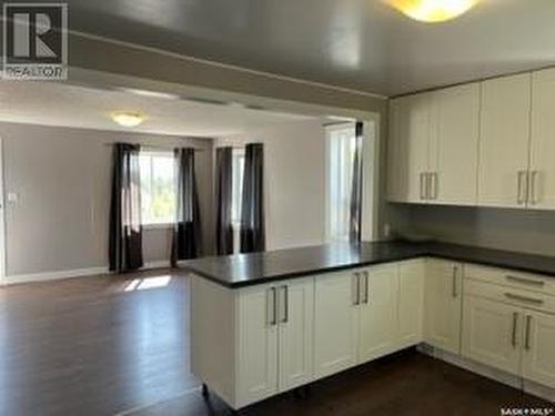 310 7Th Avenue Nw, Swift Current, SK - Indoor Photo Showing Kitchen