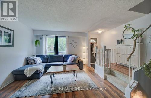 55 - 25 Linfield Drive, St. Catharines, ON - Indoor Photo Showing Living Room