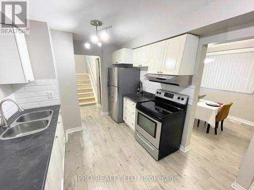 31 Carlton Road E, Barrie, ON - Indoor Photo Showing Kitchen With Double Sink