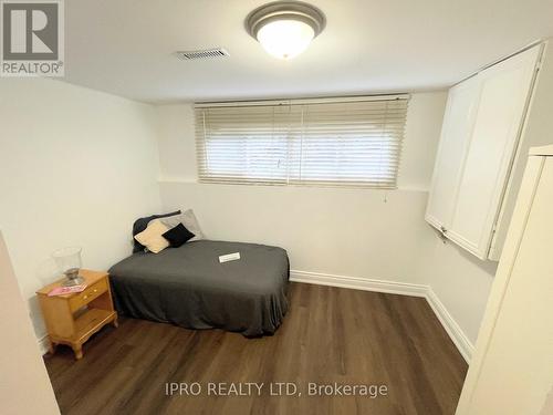 31 Carlton Road E, Barrie, ON - Indoor Photo Showing Bedroom