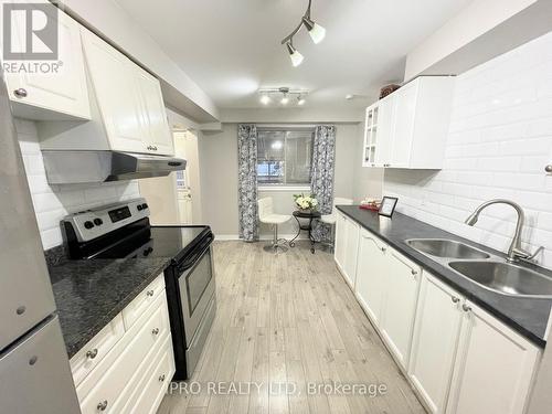 31 Carlton Road E, Barrie, ON - Indoor Photo Showing Kitchen With Double Sink