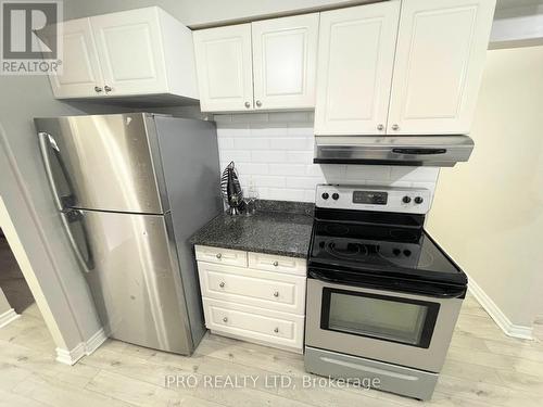 31 Carlton Road E, Barrie, ON - Indoor Photo Showing Kitchen