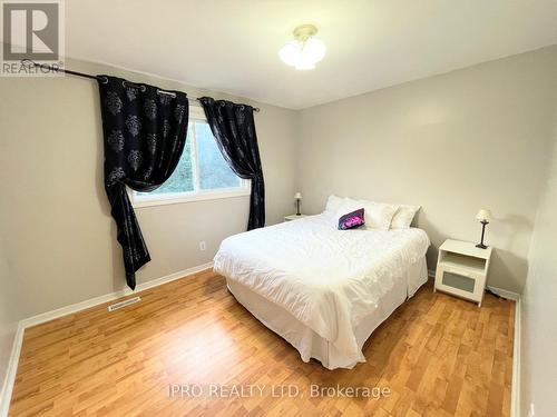 31 Carlton Road E, Barrie, ON - Indoor Photo Showing Bedroom