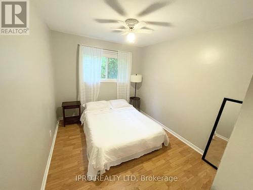 31 Carlton Road E, Barrie, ON - Indoor Photo Showing Bedroom