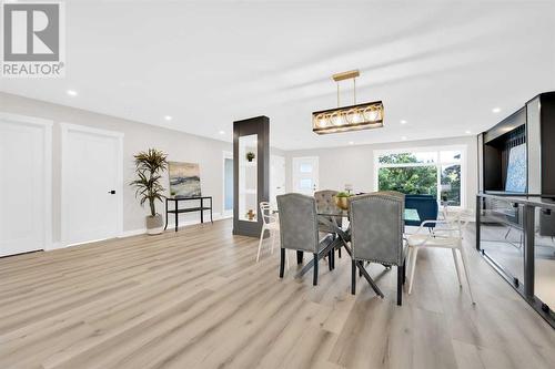 7708 Silver Springs Road Nw, Calgary, AB - Indoor Photo Showing Dining Room