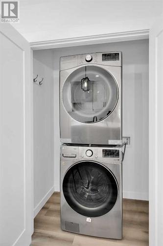 7708 Silver Springs Road Nw, Calgary, AB - Indoor Photo Showing Laundry Room