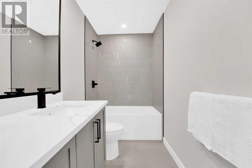 7708 Silver Springs Road Nw, Calgary, AB - Indoor Photo Showing Bathroom