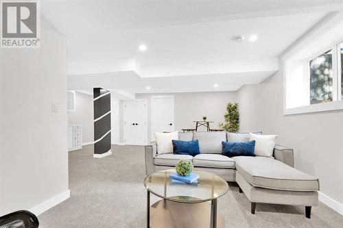 7708 Silver Springs Road Nw, Calgary, AB - Indoor Photo Showing Living Room