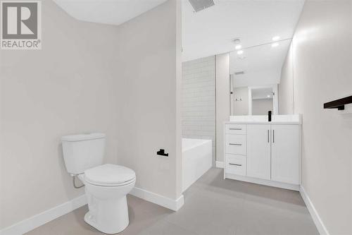 7708 Silver Springs Road Nw, Calgary, AB - Indoor Photo Showing Bathroom